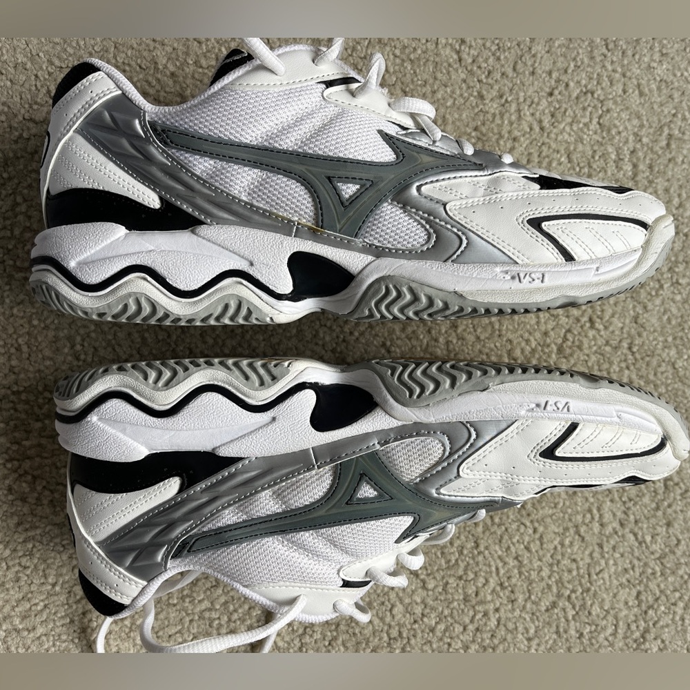 Mizuno Women’s Volleyball Sneakers Size 12